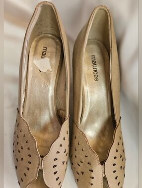 Maurices Womens Beige Laser Cut Peep Toe Pump 3 1/2" Stacked Heel Size 9